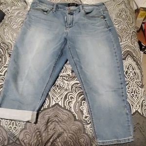 Girlfriend capris jeans